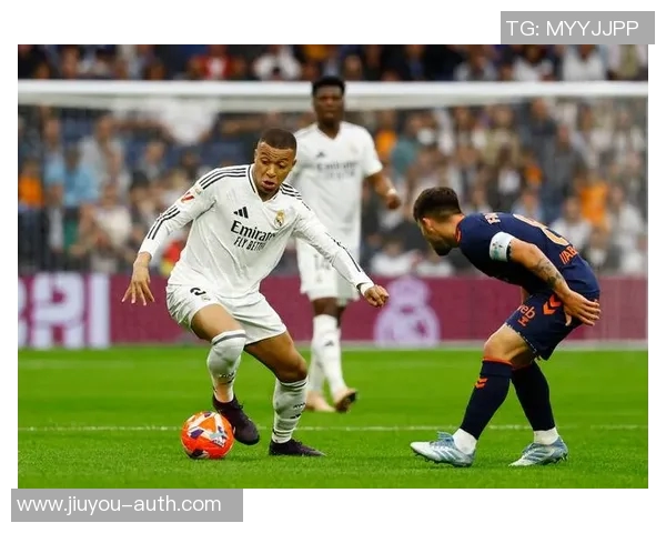 巴萨与皇马友谊赛激战四三红牌事件引发全场热议与十大精彩进球回顾