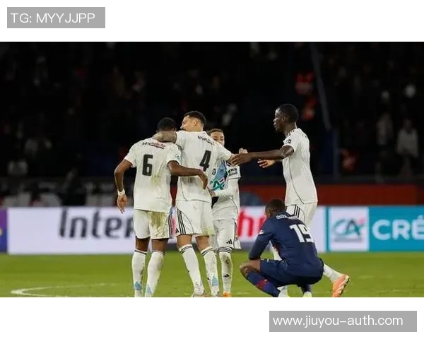 切尔西逆转巴黎圣日耳曼引发转会风波全场沸腾