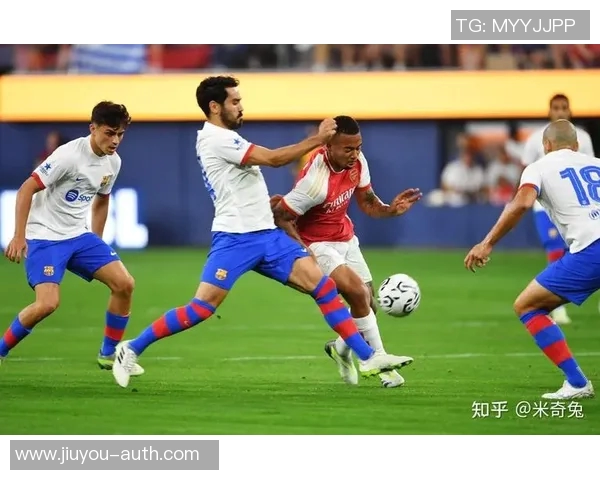 巴萨友谊赛大胜阿森纳红牌事件引发全场热议与争议